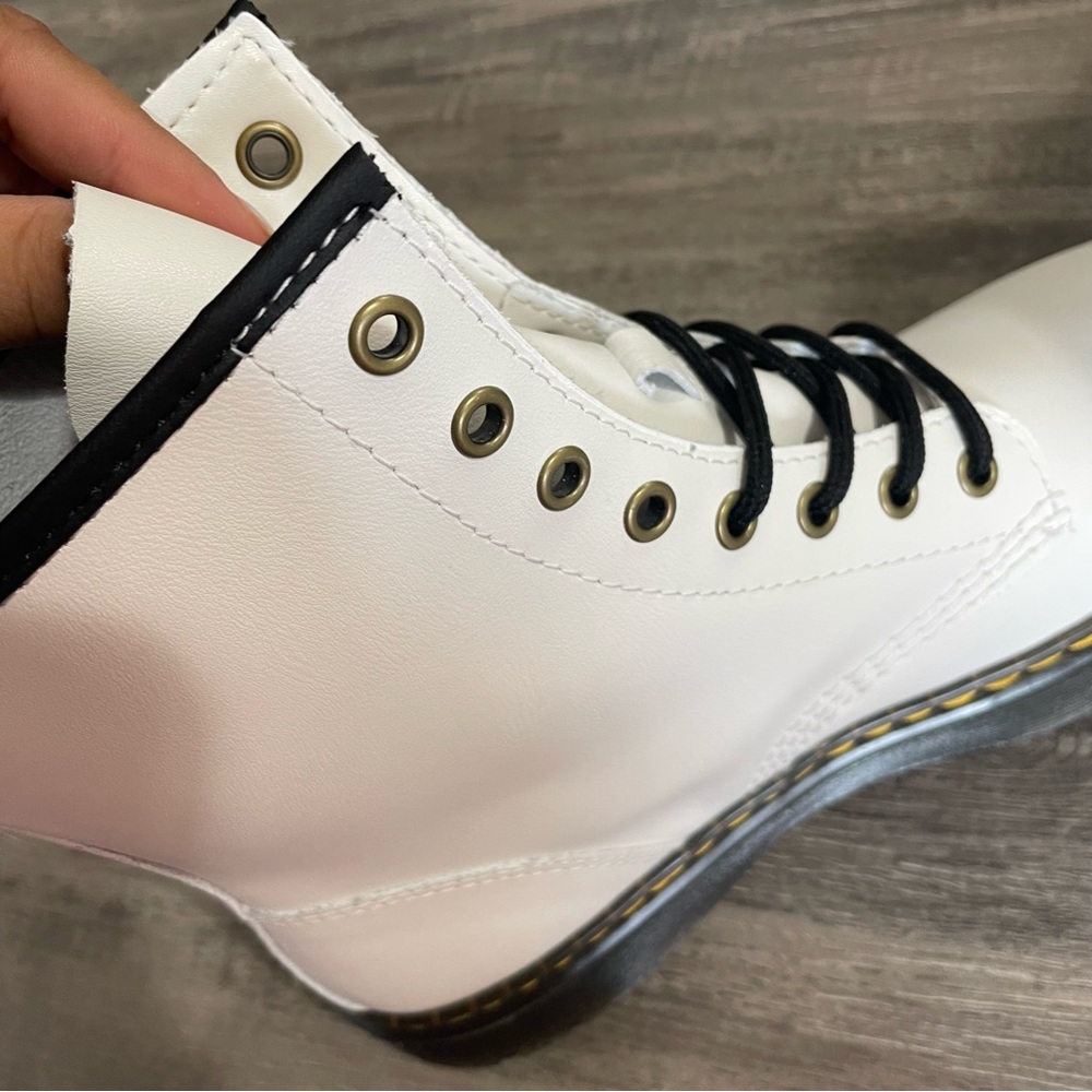 Dr. Martens Zavala 8 Eyelet Combat Boot NEW - Picture 10 of 10